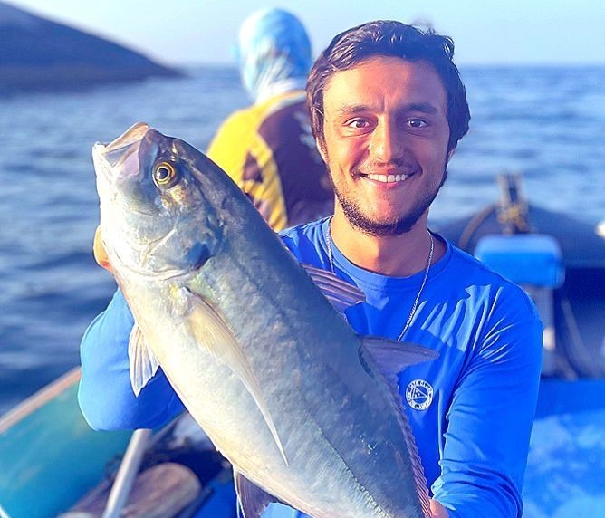 João Carlos pescando na Baía de Guanabara